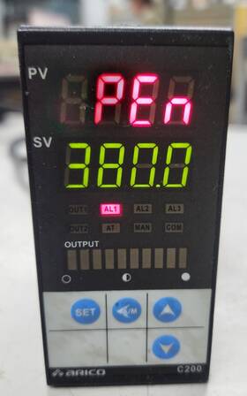 C200-1010-000a Arico Temperature Controller 90/240 Vac 4 Digit Led