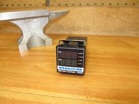 Mam1-00300-000-3-00 Barber Colman Used Powers Up Temperature Controller