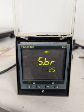 04384 Eurotherm 04384/2404 Tempurature Controller 100/240 Vac 1/16 Din / 2404
