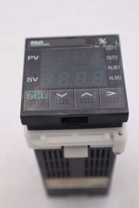 Pyx4mey1-040ye Fuji Electric Fuzzy Tempeture Controller Type #l-428-c