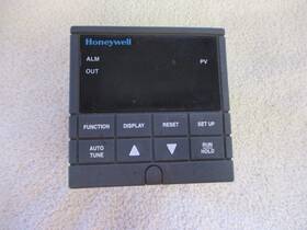Dc200c-0-00a-100000-0 Honeywell Temperature Controller Missing Cover