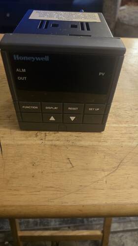 Dc20ge-0-000-100002-0 Honeywell Temperature Controller Udc 2000 120vac 60hz 6 Va