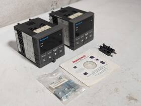 Dc230l-e0-00-10-0a00000-20-0 Honeywell 2 Universal Digital Controllers Cd