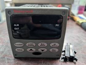 Dc2500-e0-0l00-100-10000-e0-0 Honeywell Universal Digital Controller 1/4 Din