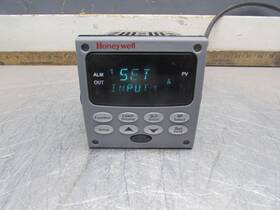Dc2800-ce-3s0-100-00-0 Honeywell Temperature Controller Takeout Make Offer
