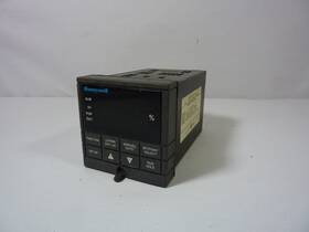 Dc300c-0-000-10-0c0d-0 Honeywell Temperature Controller Used
