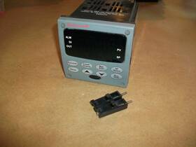 Dc3200-ce-000r-100-00000-00-0 Honeywell Temperature Controller Used