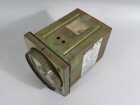 R7355e-1004-6 Honeywell Temperature Controller Crack To Front Used