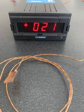 Dp18-kc-a01 Omega 152823/1997 Engineering Temperature Controller And Thermocouples