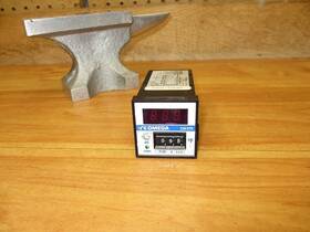 Cn371-p1f2 Omega Used Powers Up Temperature Controller