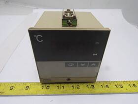 E5as-r1p-521 Omron Multi-range 50/60hz Temperature Controller