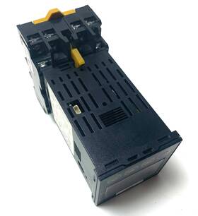 E5cn-q2tu Omron Temperature Controller With Relay Socket Base - Clean