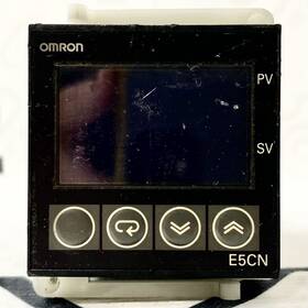 E5cn-r2hbt Omron Temperature Controller 100-240vac