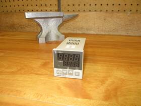E5cx-ctc-f Omron Used Powers Up Temperature Controller