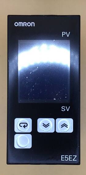 E5ez-r3t Omron Temperature Controller