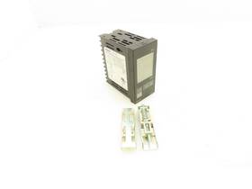 E5ez-q3 Omron E5ezq3 Digital Temperature Controller 100-240v 2a