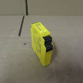 Ue43-2mf3d2 Sick 24vdc Safety Relay Good Takeout Make Offer