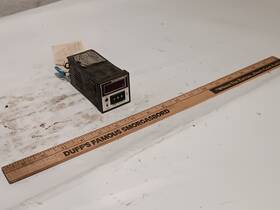 74158-240-301-b Slautterback Corporation T300 Temperature Controller Pt100 3 Digit - For Parts Or Repair
