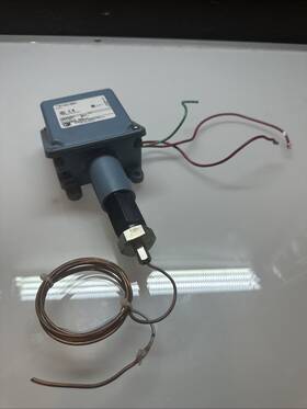 F100-3bc United Electric Controls Temperature Switch -125 - 500 F 15 Amp 480 Vac 3/8 Inch Od