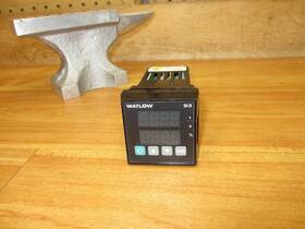 93ba-1cd1-00rr Watlow Used Powers Up Temperature Controller