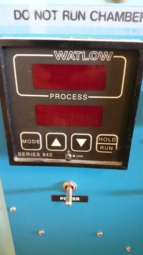 942a-3dd2-b000 Watlow 942 Temperature Controller