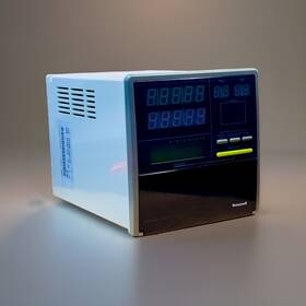 Dcp551 Yamatake-honeywell Gently Used With Box Digital Programmable Controller Temp