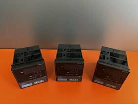 T1d908157 Yokogawa Ut351 Controller 100-240vac 50/60hz Qty 3
