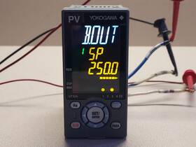 Ut32a-000-10-00 Yokogawa Ut32a-000-10-00/004 #ut32a-000-10-00/004 Temperature Controller 100-240vac Powers On