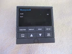 Honeywell Temperature Controller DC200C-0-00A-100000-0 Missing Cover. Fixed Price $429.00.