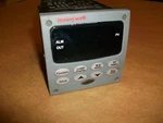 Honeywell Temperature Controller DC2500-E0-0L0R-100-00000-00-0 Used. Fixed Price $375.00.
