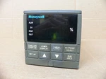 Honeywell DC330B-EE-0B0-10-0A000-00-0 Temperature Controller. Fixed Price $999.99.