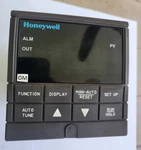 Honeywell UDC2000 Mini-pro DC200I-0-000-200P00-0-EN Temperature Controller. Fixed Price $117.00.