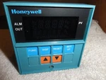 Honeywell DC2001-2-0000-0000-00-0122 Temperature Control Mini Pro New (open Box). Fixed Price $225.55.