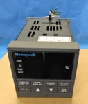 Honeywell UDC3300 Digital Temperature Controller / DC330E-KE-203-20-000000-00-0. Fixed Price $195.00.