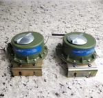Lot Of 2 Johnson Controls 3100 Single Temperature And Pressure Thermostats. Fixed Price $24.94.