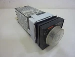 Dwyer Temperature Control 140AM Used #47175. Fixed Price $79.20.