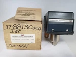 United Electric J302 8211 9623 144 Pressure Switch 15A 125/250VAC Nib. Fixed Price $119.96.