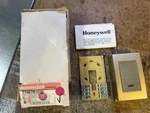 Honeywell Lennox T7067B1030 Solid State Thermostat New Old Stock. Fixed Price $300.00.