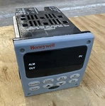 Honeywell DC2500-CE-1A00-200-00000-E0-0 Universal Digital Controller 90-250VAC. Fixed Price $1499.99.